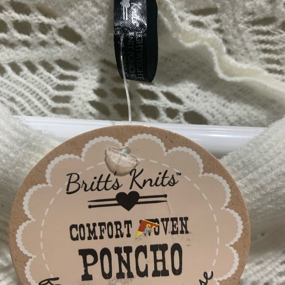 NWT Britt’s Knits 100% Acrylic Woven Poncho One Size - Picture 2 of 6